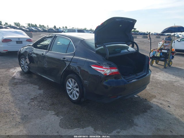 45018415 :رقم المزاد ، 4T1B11HK5KU852739 vin ، 2019 Toyota Camry Le مزاد بيع