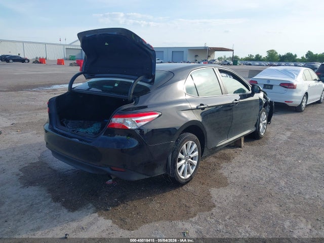 45018415 :رقم المزاد ، 4T1B11HK5KU852739 vin ، 2019 Toyota Camry Le مزاد بيع