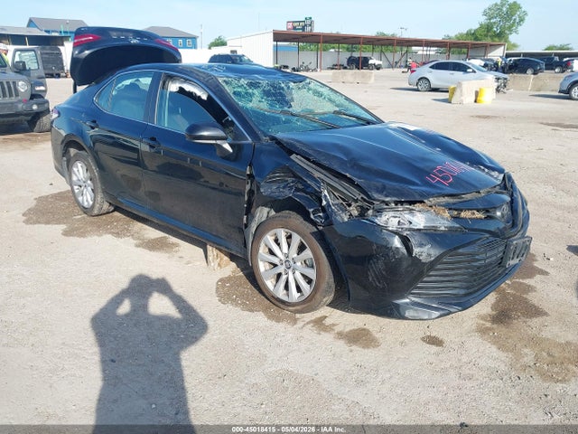 45018415 :رقم المزاد ، 4T1B11HK5KU852739 vin ، 2019 Toyota Camry Le مزاد بيع