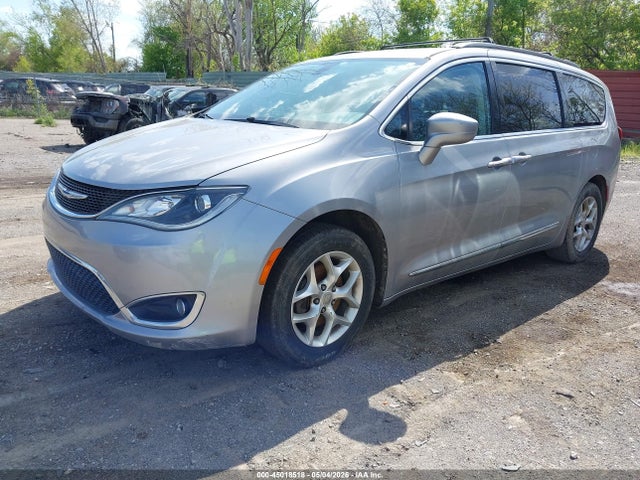Продаж на аукціоні авто 2017 Chrysler Pacifica Touring-l, vin: 2C4RC1BG2HR743601, номер лоту: 45018518