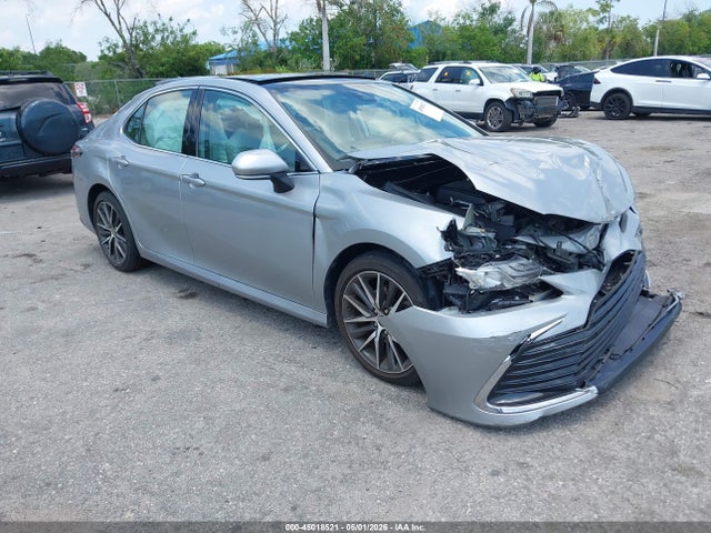 45018521 :رقم المزاد ، 4T1F11AK5MU460956 vin ، 2021 Toyota Camry Xle مزاد بيع