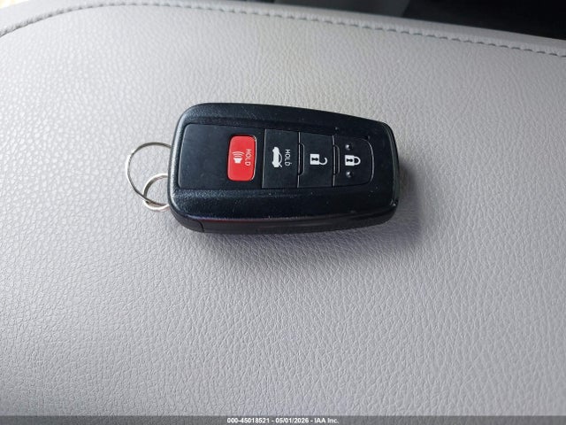 45018521 :رقم المزاد ، 4T1F11AK5MU460956 vin ، 2021 Toyota Camry Xle مزاد بيع