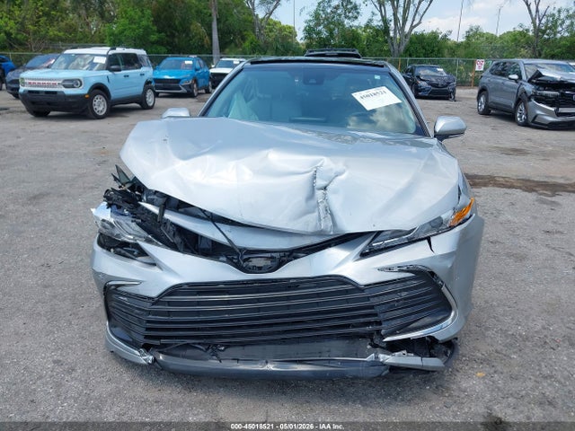 45018521 :رقم المزاد ، 4T1F11AK5MU460956 vin ، 2021 Toyota Camry Xle مزاد بيع