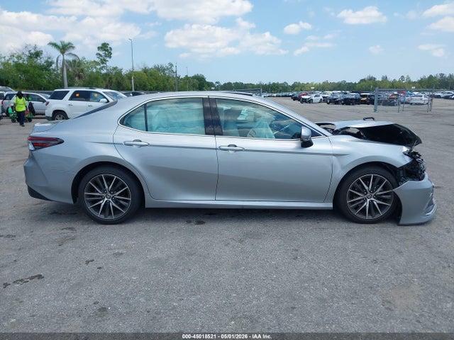 45018521 :رقم المزاد ، 4T1F11AK5MU460956 vin ، 2021 Toyota Camry Xle مزاد بيع