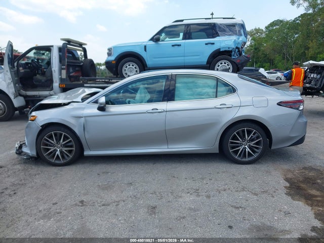 45018521 :رقم المزاد ، 4T1F11AK5MU460956 vin ، 2021 Toyota Camry Xle مزاد بيع
