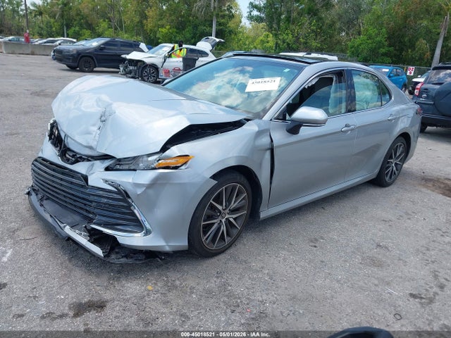 45018521 :رقم المزاد ، 4T1F11AK5MU460956 vin ، 2021 Toyota Camry Xle مزاد بيع