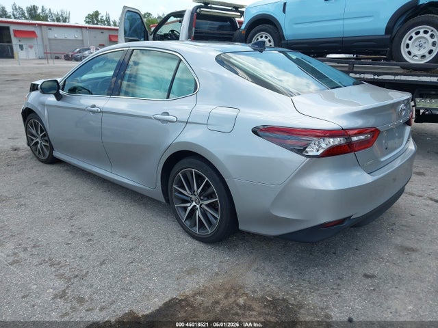 45018521 :رقم المزاد ، 4T1F11AK5MU460956 vin ، 2021 Toyota Camry Xle مزاد بيع