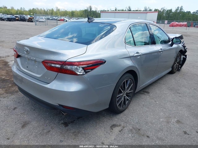 45018521 :رقم المزاد ، 4T1F11AK5MU460956 vin ، 2021 Toyota Camry Xle مزاد بيع