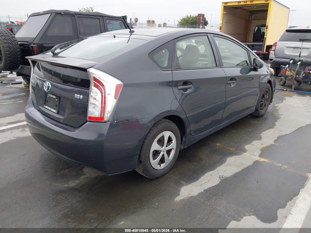 Toyota Prius Two 2015 JTDKN3DU3F0450632 Image 4