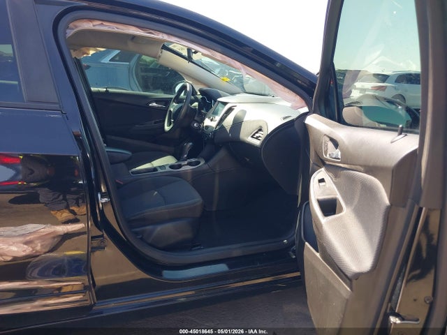 45018645 :رقم المزاد ، 1G1BC5SM8J7211879 vin ، 2018 Chevrolet Cruze Ls Auto مزاد بيع