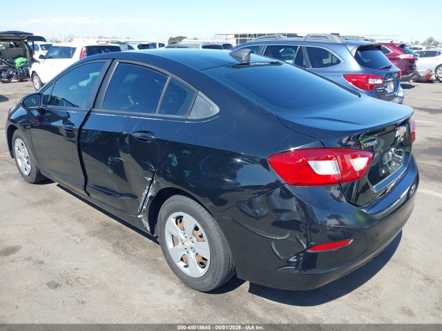 45018645 :رقم المزاد ، 1G1BC5SM8J7211879 vin ، 2018 Chevrolet Cruze Ls Auto مزاد بيع
