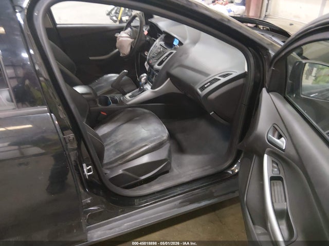 1FADP3K25EL326031 Ford FOCUS SE