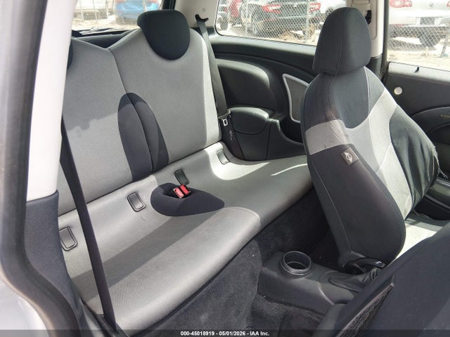 45018919 :رقم المزاد ، WMWRE33404TD77747 vin ، 2004 Mini Cooper S مزاد بيع