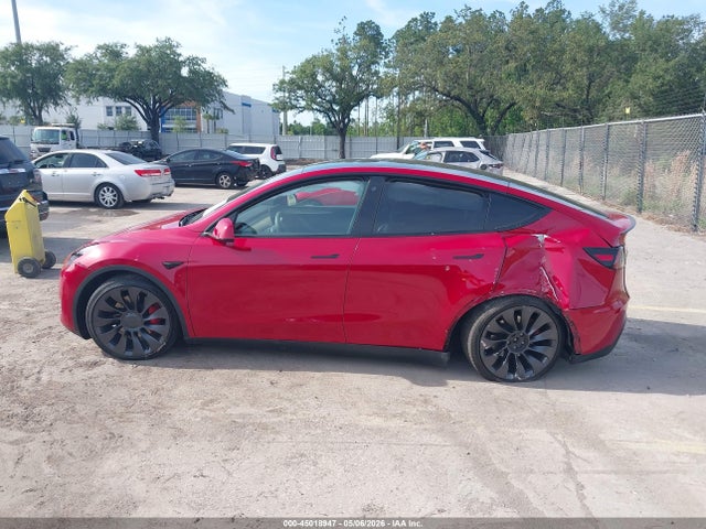 2022 Tesla Model Y Performance Dual Motor All-wheel Drive მანქანა იყიდება აუქციონზე, vin: 7SAYGDEF9NF537707, აუქციონის ნომერი: 45018947