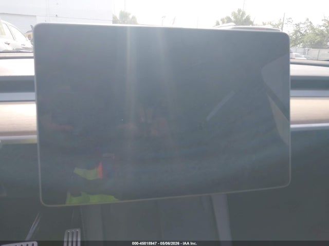 2022 Tesla Model Y Performance Dual Motor All-wheel Drive მანქანა იყიდება აუქციონზე, vin: 7SAYGDEF9NF537707, აუქციონის ნომერი: 45018947