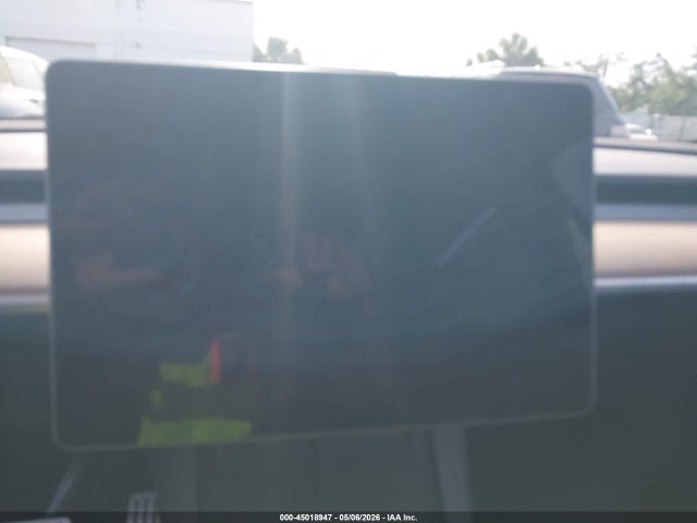 2022 Tesla Model Y Performance Dual Motor All-wheel Drive მანქანა იყიდება აუქციონზე, vin: 7SAYGDEF9NF537707, აუქციონის ნომერი: 45018947