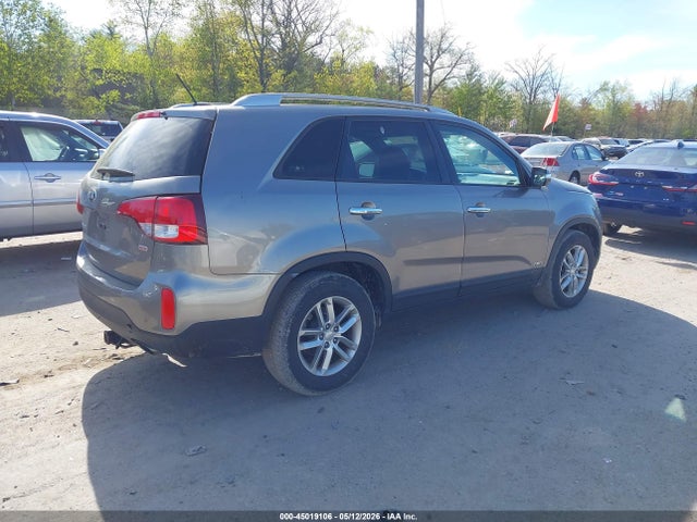 45019106 :رقم المزاد ، 5XYKTDA72FG596024 vin ، 2015 Kia Sorento Lx V6 مزاد بيع