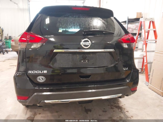 2017 Nissan Rogue Sv მანქანა იყიდება აუქციონზე, vin: 5N1AT2MT4HC835956, აუქციონის ნომერი: 45019130