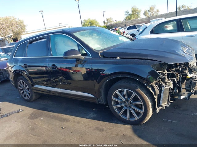 Продажа на аукционе авто 2017 Audi Q7 3.0t Premium, vin: WA1LAAF72HD031379, номер лота: 45019225