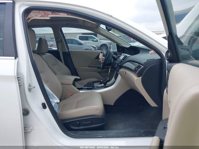 45019355 :رقم المزاد ، 1HGCR2F85HA023891 vin ، 2017 Honda Accord Ex-l مزاد بيع