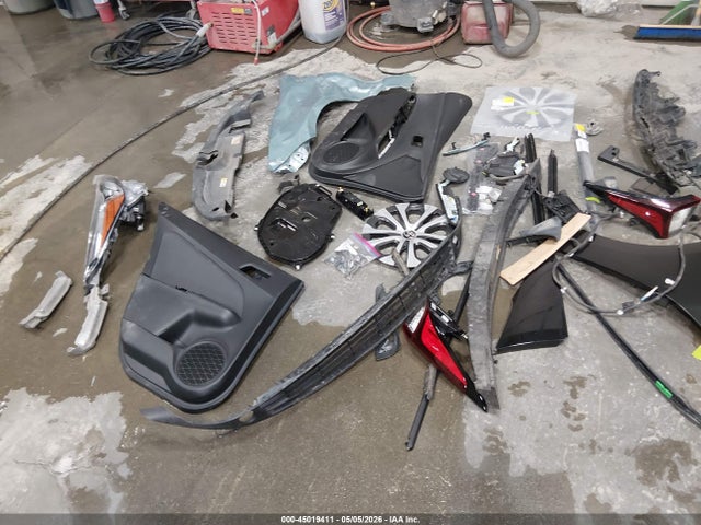 JTDL9MFU2N3032605 Toyota Prius Xle Awd-e
