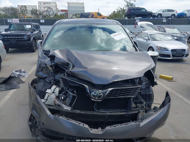 Toyota Sienna Se 8 Passenger 2018 5TDXZ3DC4JS907830 Image 11