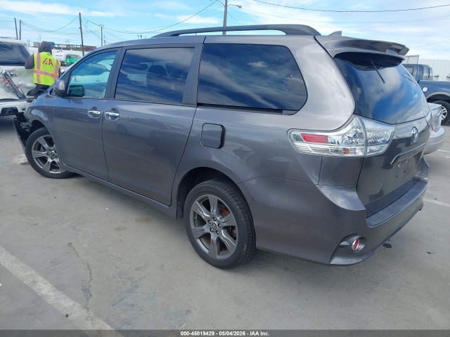 Toyota Sienna Se 8 Passenger 2018 5TDXZ3DC4JS907830 Image 3