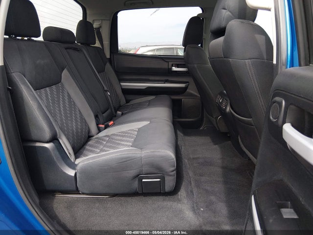 5TFDY5F1XJX721653 Toyota Tundra Sr5 5.7l V8
