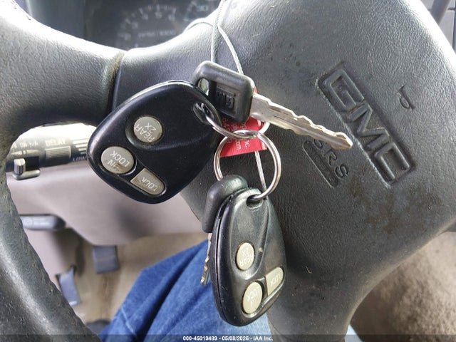 1998 Gmc Yukon Sle მანქანა იყიდება აუქციონზე, vin: 1GKEK13R2WJ727597, აუქციონის ნომერი: 45019489