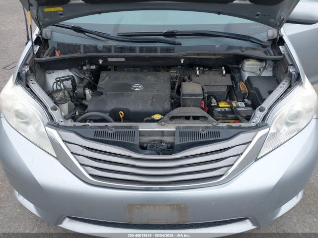 2011 Toyota Sienna Xle V6 მანქანა იყიდება აუქციონზე, vin: 5TDYK3DC2BS147603, აუქციონის ნომერი: 45019638