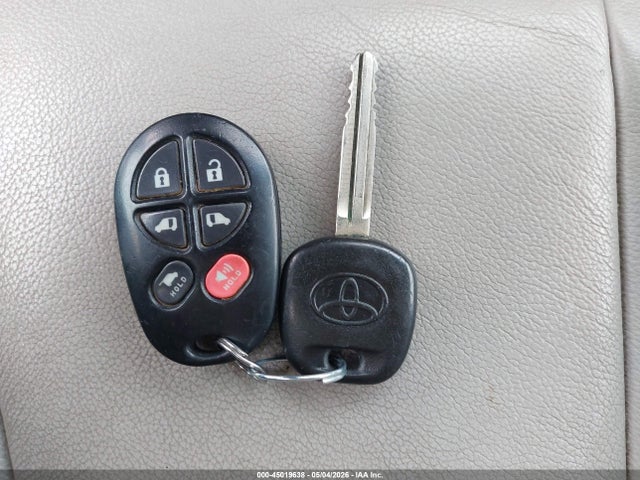 2011 Toyota Sienna Xle V6 მანქანა იყიდება აუქციონზე, vin: 5TDYK3DC2BS147603, აუქციონის ნომერი: 45019638