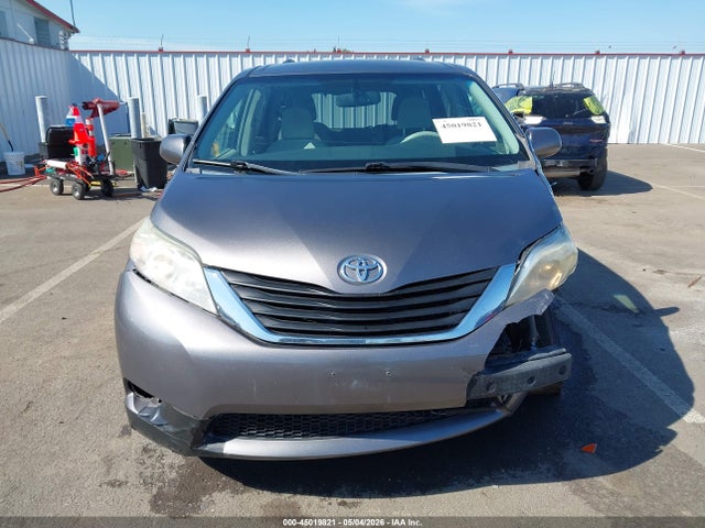 45019821 :رقم المزاد ، 5TDKK3DC6DS307538 vin ، 2013 Toyota Sienna Le V6 8 Passenger مزاد بيع