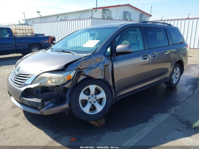 45019821 :رقم المزاد ، 5TDKK3DC6DS307538 vin ، 2013 Toyota Sienna Le V6 8 Passenger مزاد بيع