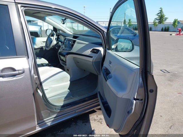 45019821 :رقم المزاد ، 5TDKK3DC6DS307538 vin ، 2013 Toyota Sienna Le V6 8 Passenger مزاد بيع