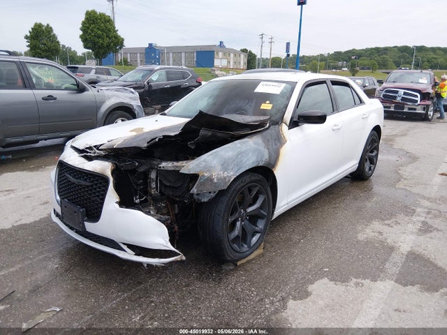 2020 Chrysler 300 Touring მანქანა იყიდება აუქციონზე, vin: 2C3CCAAGXLH194739, აუქციონის ნომერი: 45019932