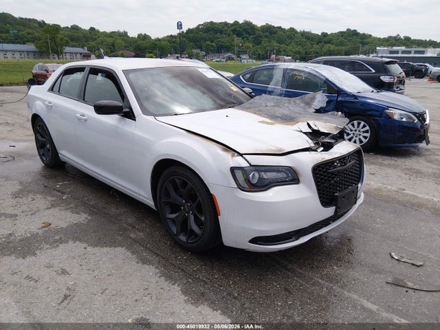 2020 Chrysler 300 Touring მანქანა იყიდება აუქციონზე, vin: 2C3CCAAGXLH194739, აუქციონის ნომერი: 45019932