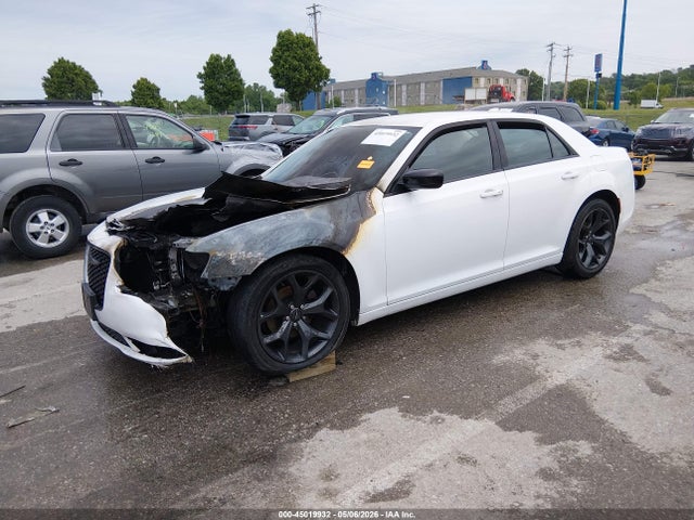 2020 Chrysler 300 Touring მანქანა იყიდება აუქციონზე, vin: 2C3CCAAGXLH194739, აუქციონის ნომერი: 45019932