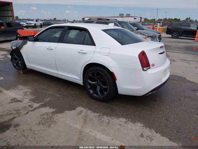 2020 Chrysler 300 Touring მანქანა იყიდება აუქციონზე, vin: 2C3CCAAGXLH194739, აუქციონის ნომერი: 45019932