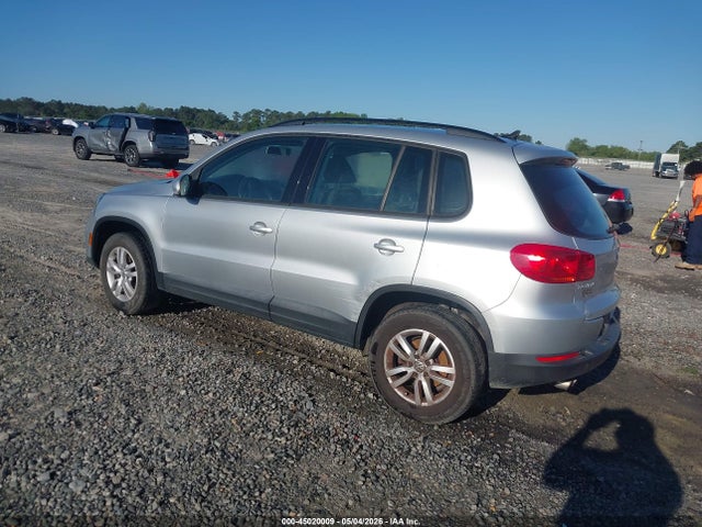 2015 Volkswagen Tiguan S მანქანა იყიდება აუქციონზე, vin: WVGAV7AX5FW611024, აუქციონის ნომერი: 45020009