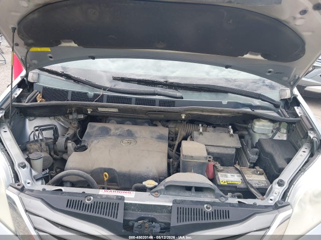 45020146 :رقم المزاد ، 5TDYK3DCXBS123680 vin ، 2011 Toyota Sienna Xle V6 مزاد بيع