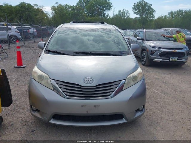 45020146 :رقم المزاد ، 5TDYK3DCXBS123680 vin ، 2011 Toyota Sienna Xle V6 مزاد بيع