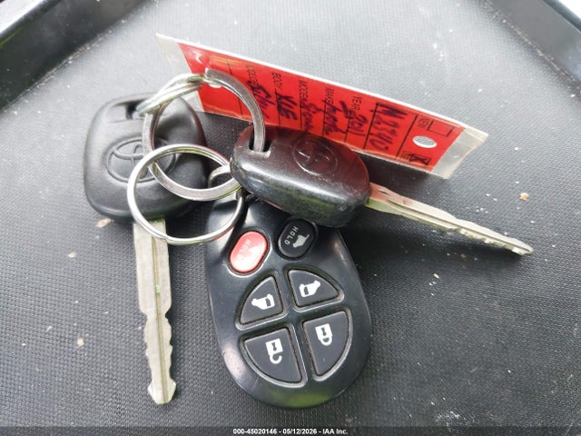 45020146 :رقم المزاد ، 5TDYK3DCXBS123680 vin ، 2011 Toyota Sienna Xle V6 مزاد بيع