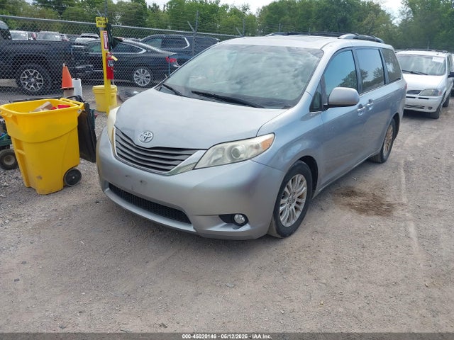 45020146 :رقم المزاد ، 5TDYK3DCXBS123680 vin ، 2011 Toyota Sienna Xle V6 مزاد بيع