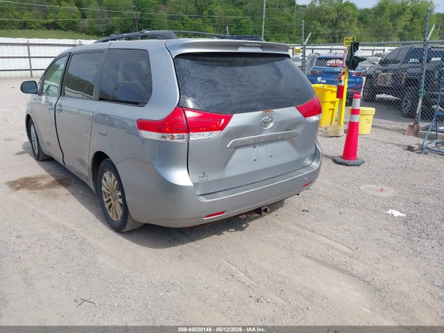 45020146 :رقم المزاد ، 5TDYK3DCXBS123680 vin ، 2011 Toyota Sienna Xle V6 مزاد بيع