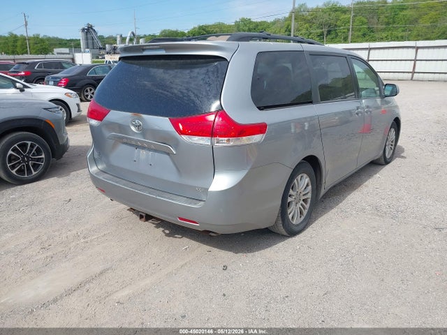 45020146 :رقم المزاد ، 5TDYK3DCXBS123680 vin ، 2011 Toyota Sienna Xle V6 مزاد بيع