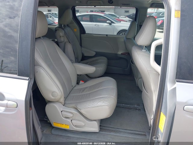 45020146 :رقم المزاد ، 5TDYK3DCXBS123680 vin ، 2011 Toyota Sienna Xle V6 مزاد بيع