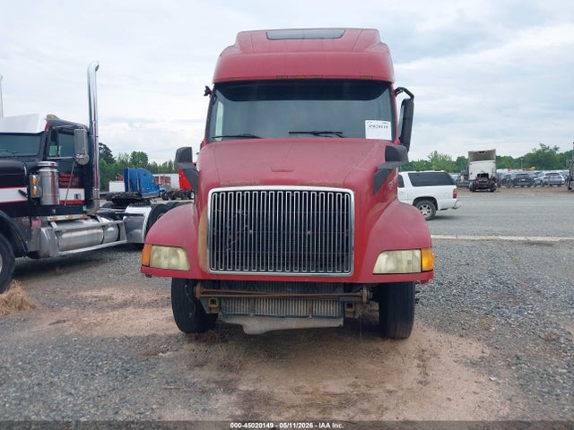 45020149 :رقم المزاد ، 4V4NC9JH21N306051 vin ، 2001 Volvo Vn Vnl مزاد بيع