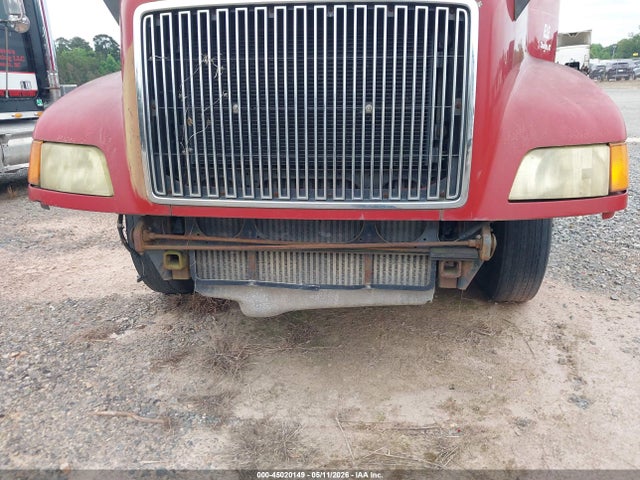 45020149 :رقم المزاد ، 4V4NC9JH21N306051 vin ، 2001 Volvo Vn Vnl مزاد بيع