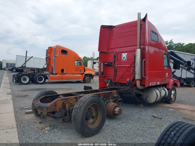 45020149 :رقم المزاد ، 4V4NC9JH21N306051 vin ، 2001 Volvo Vn Vnl مزاد بيع