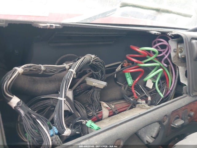 45020149 :رقم المزاد ، 4V4NC9JH21N306051 vin ، 2001 Volvo Vn Vnl مزاد بيع